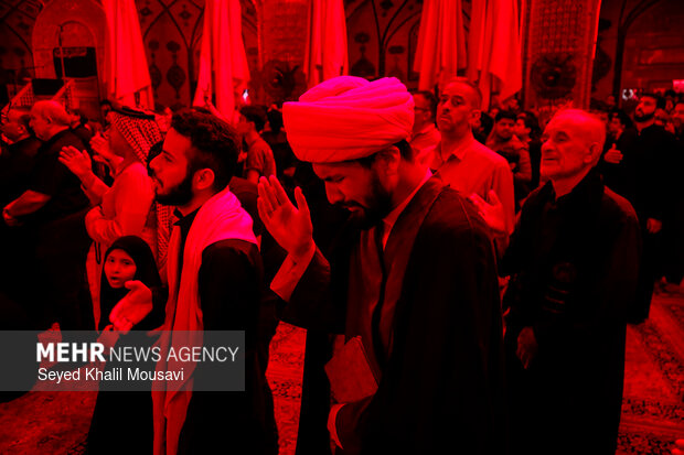برافراشته شدن پرچم عزا در حرم علوی