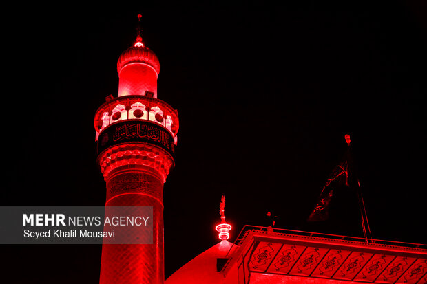 برافراشته شدن پرچم عزا در حرم علوی
