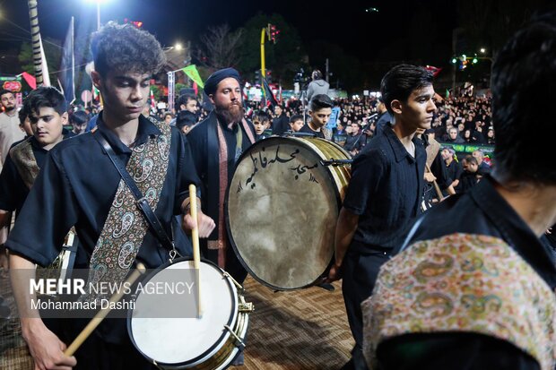 عزاداری شب دوم ماه محرم در میدان بیعت اردبیل