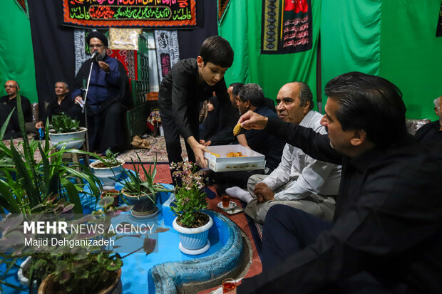 آیین روضه خوانی سنتی در خانه محزون‌زاده «خونه کوچیکُک» یزد