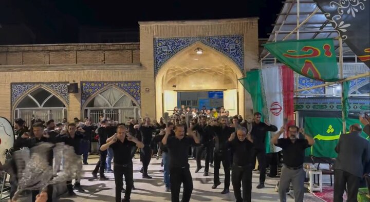 زنجیرزنی شب سوم محرم در مسجد جامع شهرکرد