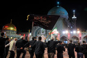 مراسم علم‌گردانی کاشمری‌ها در محفل عزای حضرت اباعبدالله(ع) در حرم رضوی