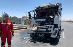 تصادف کامیون و تریلی در محور سمنان به دامغان؛ یک نفر مصدوم شد