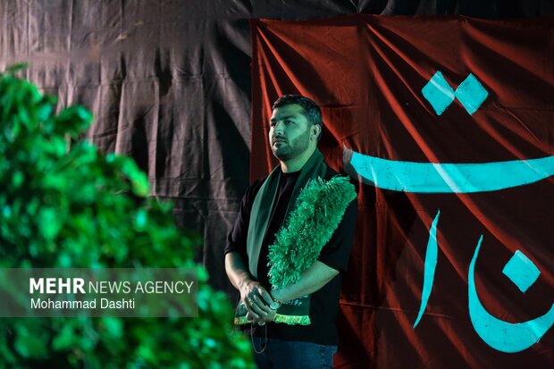 خدمترسانی موکب امام رضا(ع) به عزاداران حسینی در اسلامشهر خدمترسانی موکب امام رضا(ع) به عزاداران حسینی در اسلامشهر