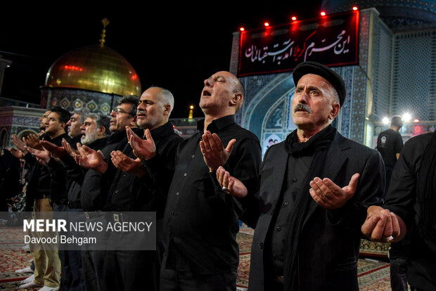 عزاداری سومین شب محرم در حرم رضوی