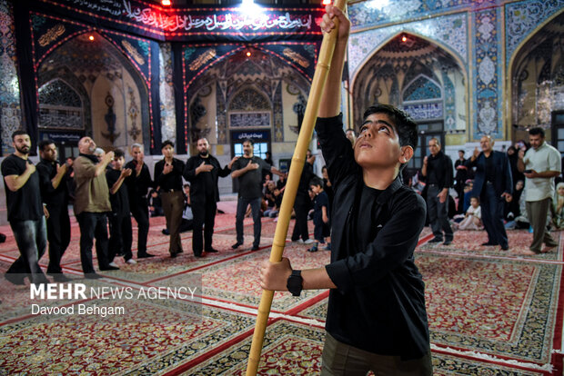 عزاداری سومین شب محرم در حرم رضوی