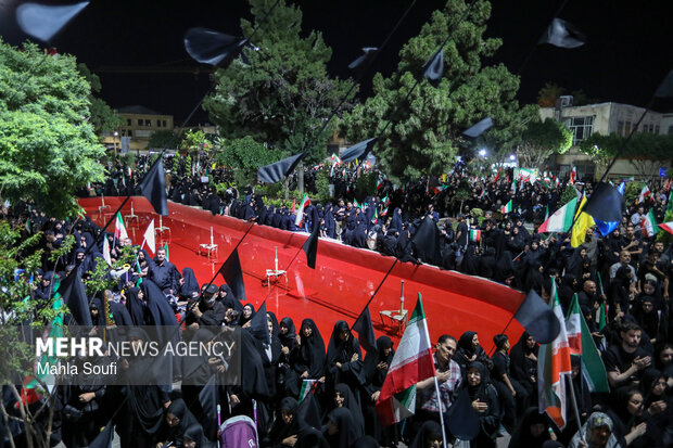 عزاداری شب سوم محرم در تجمع میدان شهدای اراک