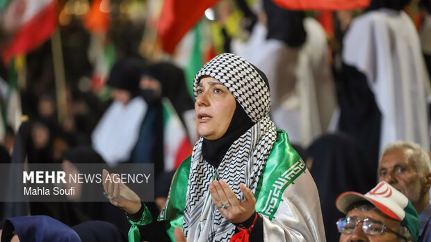محمدیه رنگ و بوی محرم گرفت؛ عزاداران حسینی در شب سوم گرد هم آمدند
