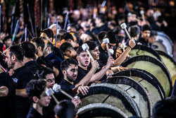 Tahran'da özel "Şah Hüseyin" töreni