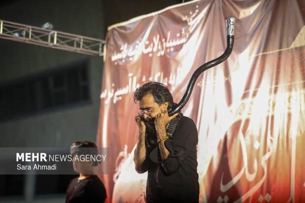 عزاداری شب چهارم محرم در میدان شهدا مشهد