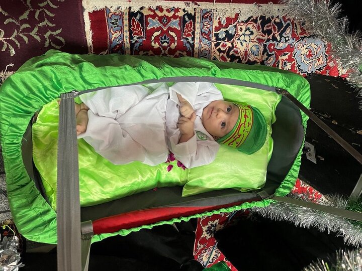طنین «یا حسین» مادران سفتجانی در سوگ طفل شش‌ماهه کربلا