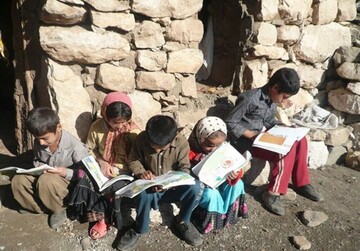 تلاش برای برچیده‌شدن ۷۰ مدرسه «سنگی» در لرستان
