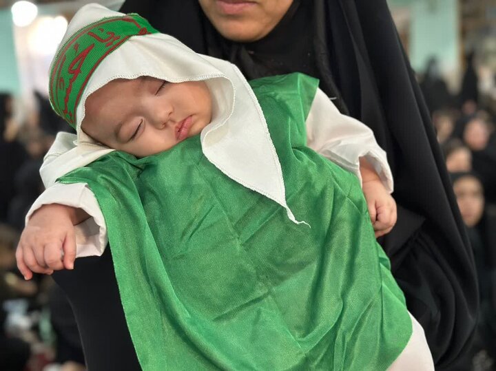 پیوند نسل نوپای چناران با آرمانهای محرم در همایش شیرخوارگان حسینی