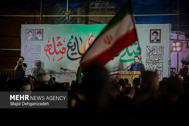 مردم جنوبشرق تهران برای بیعت با رهبر انقلاب به میدان آمدند مردم جنوبشرق تهران برای بیعت با رهبر انقلاب به میدان آمدند