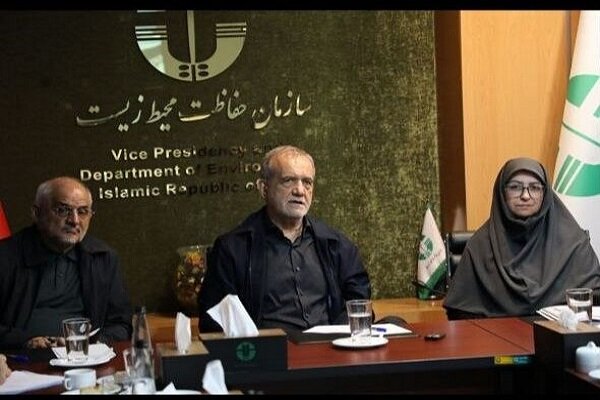 بازدید سرزده رئیس‌جمهور از سازمان محیط‌ زیست