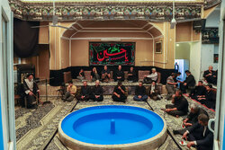 آیین روضه خوانی سنتی در «خانه کربلایی اکرمی» یزد