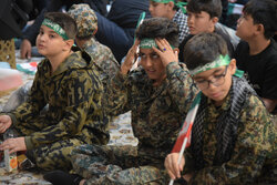 میدان داری دانش‌آموزان گنابادی در همایش «احلی من العسل»