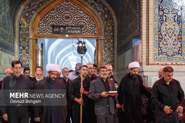 عزاداری شب ششم در حسینیه حرم امام رضا(ع)