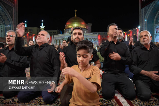 عزاداری شب ششم در حسینیه حرم امام رضا(ع)