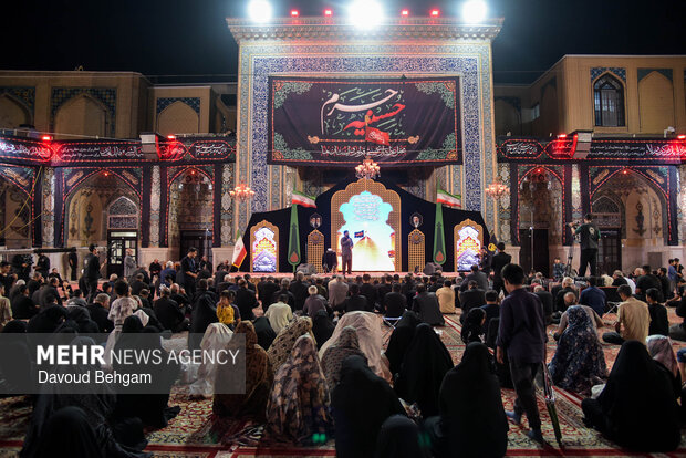 عزاداری شب ششم در حسینیه حرم امام رضا(ع)