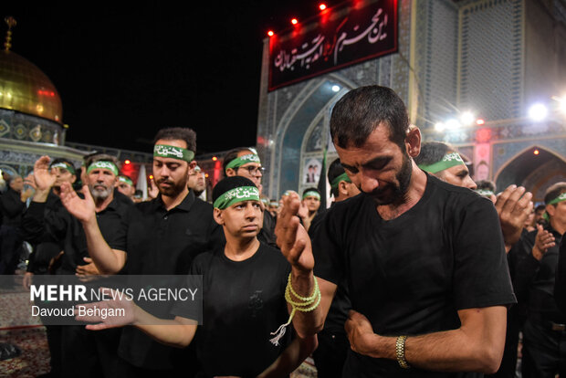عزاداری شب ششم در حسینیه حرم امام رضا(ع)