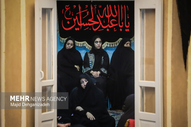 آیین روضه خوانی سنتی در «خانه کربلایی اکرمی» یزد