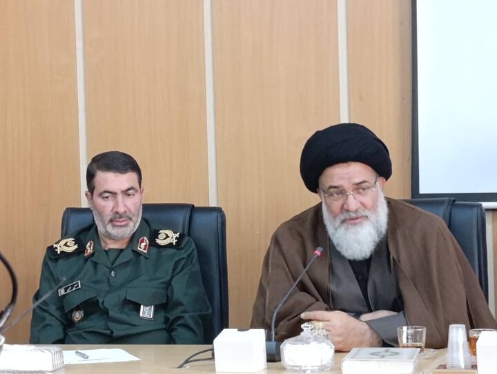 آیت الله حسینی: تشییع باشکوه امام شهید پاسخ کوبنده ملت به دشمنان است