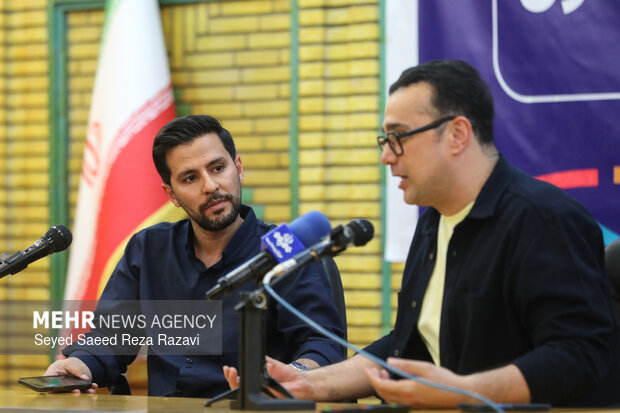 نشست خبری برنامه جونمون