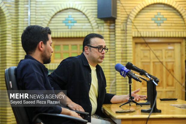 نشست خبری برنامه جونمون