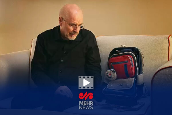 گفت‌وگوی قالیباف با خانوادهٔ یکی از شهدای دانش آموز مدرسه میناب