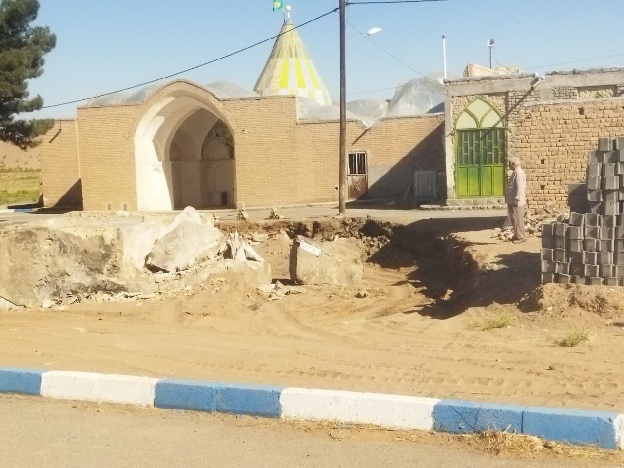تخریب حمام قدیمی روستای یزدلان ابوزیدآباد؛حمام تحویل دهیاری بود تخریب حمام قدیمی روستای یزدلان ابوزیدآباد؛حمام تحویل دهیاری بود