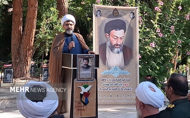 «تفرقه» خواست دشمن است؛ وحدت حول محور «رهبری» ضرورتی بی‌بدیل