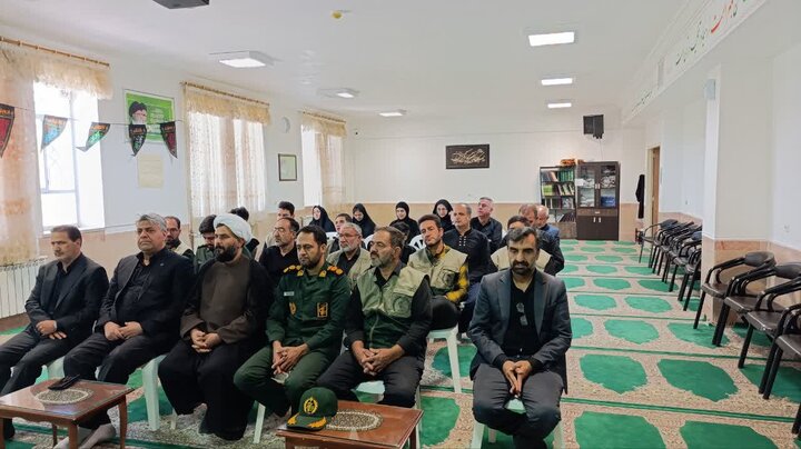 طرح جهادی «شهید عجمیان»، رنگ جهاد را بر دیوار مدارس بهاباد می‌نشاند