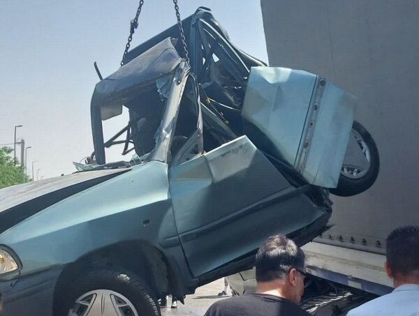 دنده‌عقب خودروی سواری در آزادراه حادثه آفرید