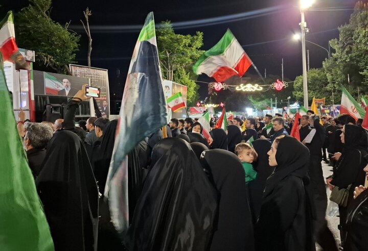 هم‌خوانی سرود «ایران عاشورایی» توسط نوجوانان تبریزی