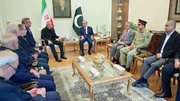 الرئيس الايراني يجري مباحثات مع رئيس الوزراء الباكستاني