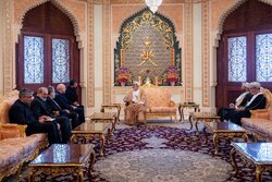 قاليباف وعراقجي يجريان مشاورات مع سلطان عمان