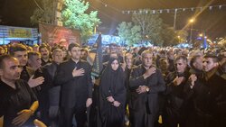 حضور وزیر ارتباطات در عزاداری شب تاسوعا در یاسوج