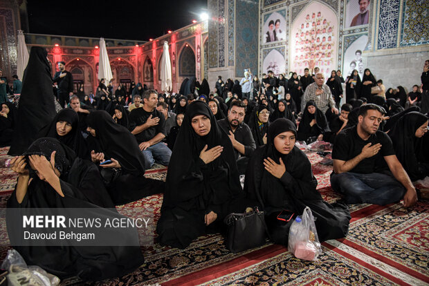 عزاداری شب هشتم ماه محرم در حرم رضوی