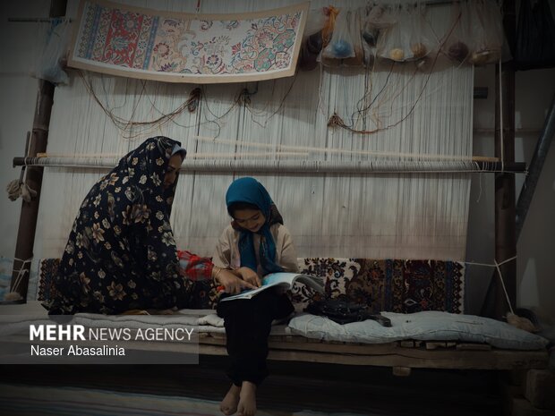 دارهای قالی کرمان در انتظار گره گشایی؛ کاهش تعداد قالیبافان