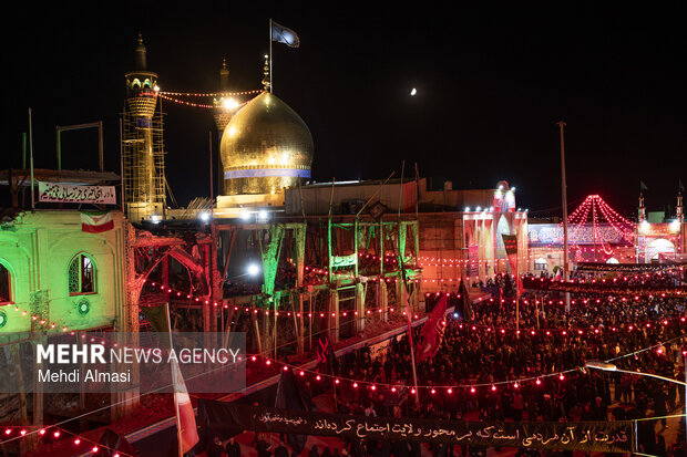 اهتزاز پرچم «یا لثارات الحسین» بر فراز حسینیه اعظم زنجان