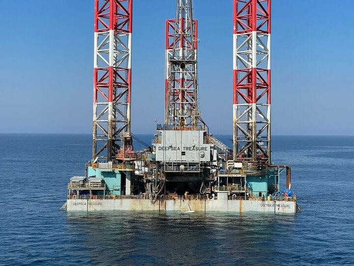 Iran installs giant homemade drilling rig in Persian Gulf