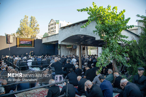 عزاداری در حسینیه سوخته وکیل‌آباد مشهد