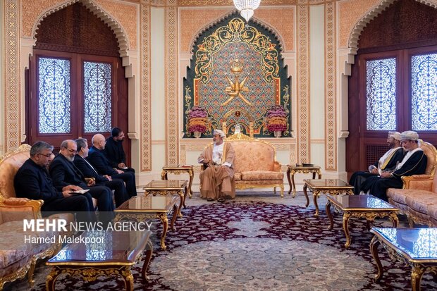 قاليباف وعراقجي يجريان مشاورات مع سلطان عمان