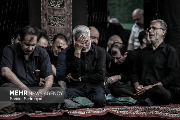 عزاداری دهه اول محرم در حسینیه سادات اخوی