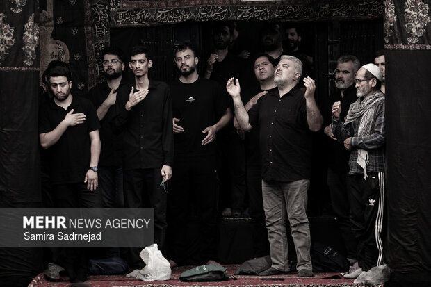 عزاداری دهه اول محرم در حسینیه سادات اخوی
