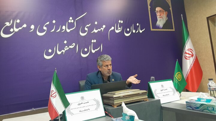 اصفهان با ۱۰ هزار کدQR محصولات گلخانه‌ای را برای صادرات شناسه‌دار کرد