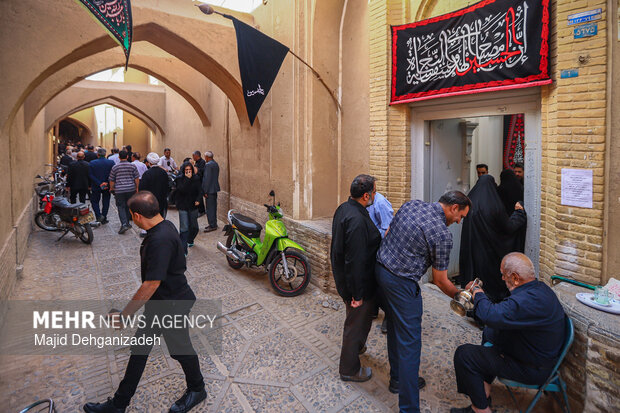 آیین روضه خوانی سنتی در «خانه پاسدار» یزد