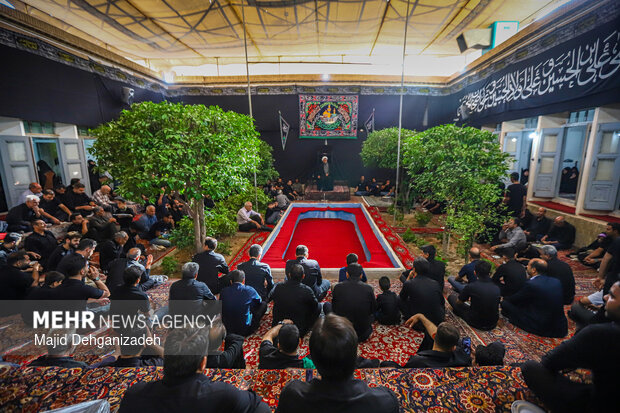 آیین روضه خوانی سنتی در «خانه پاسدار» یزد