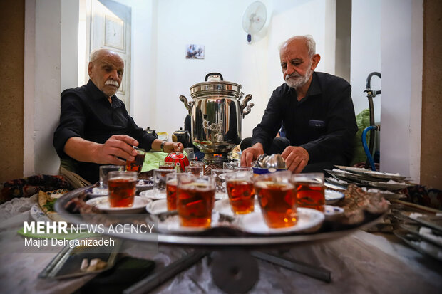 آیین روضه خوانی سنتی در «خانه پاسدار» یزد